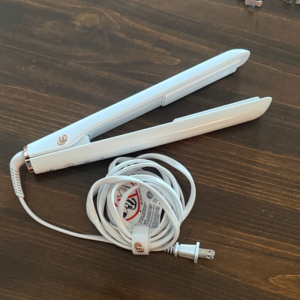 T3 flat iron/straightener SinglePass StyleMax Professional 1” w Automated Heat